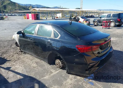 2020 Kia Forte Lxs z USA, uszkodzony, nr VIN 3KPF24AD8LE183057